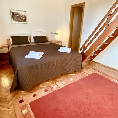 Nautilus-bay With 5 Rooms, On The Beach, For 2-9 Persons Holiday home Zavala